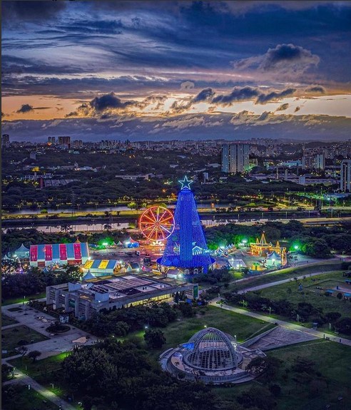 Villa-Lobos abre festival com parque de diversões e maior árvore de Natal da cidade