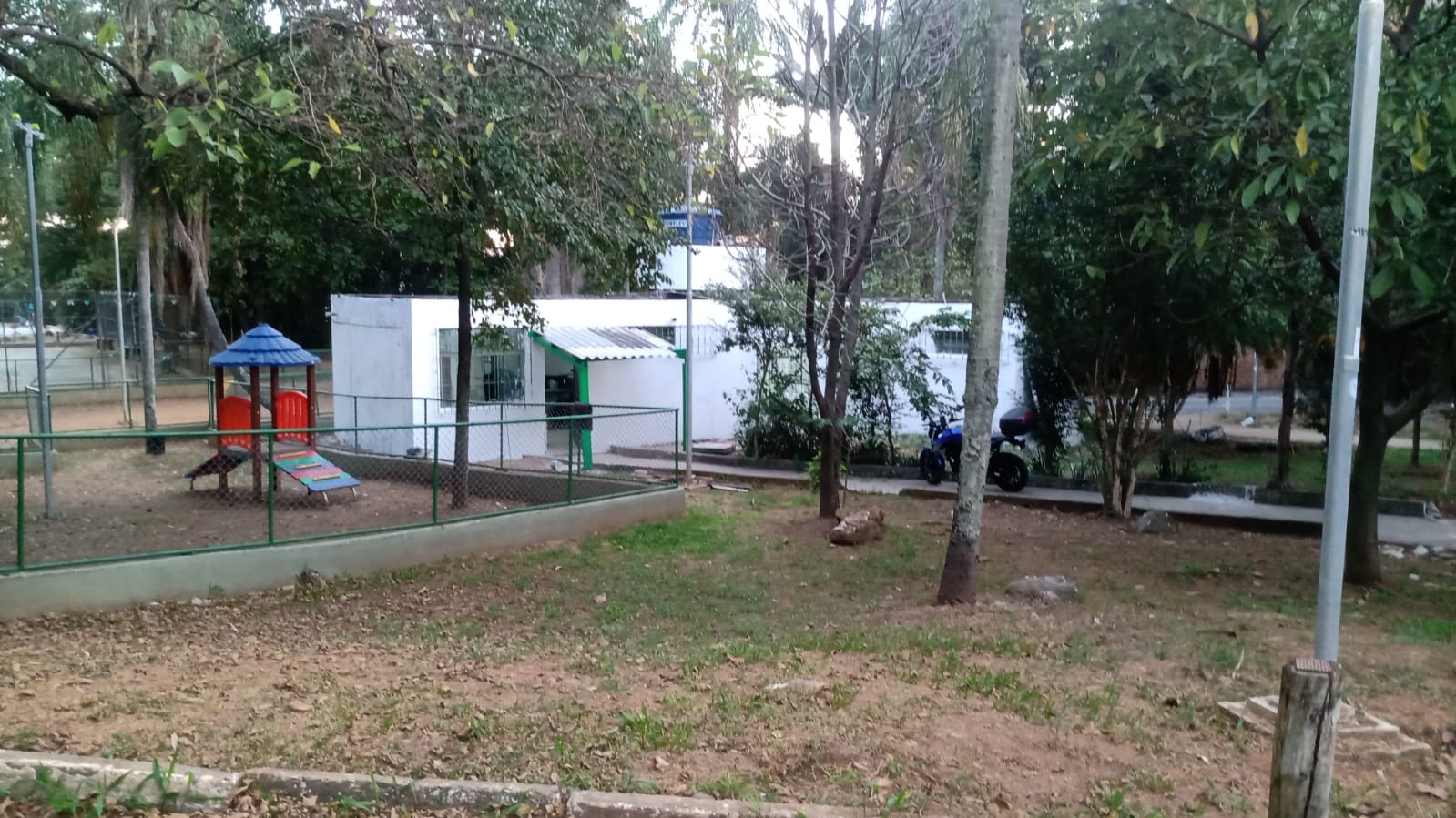 Antigo ponto de drogas, imóvel na Waldir Azevedo vira centro de inclusão digital; ajude a mantê-lo