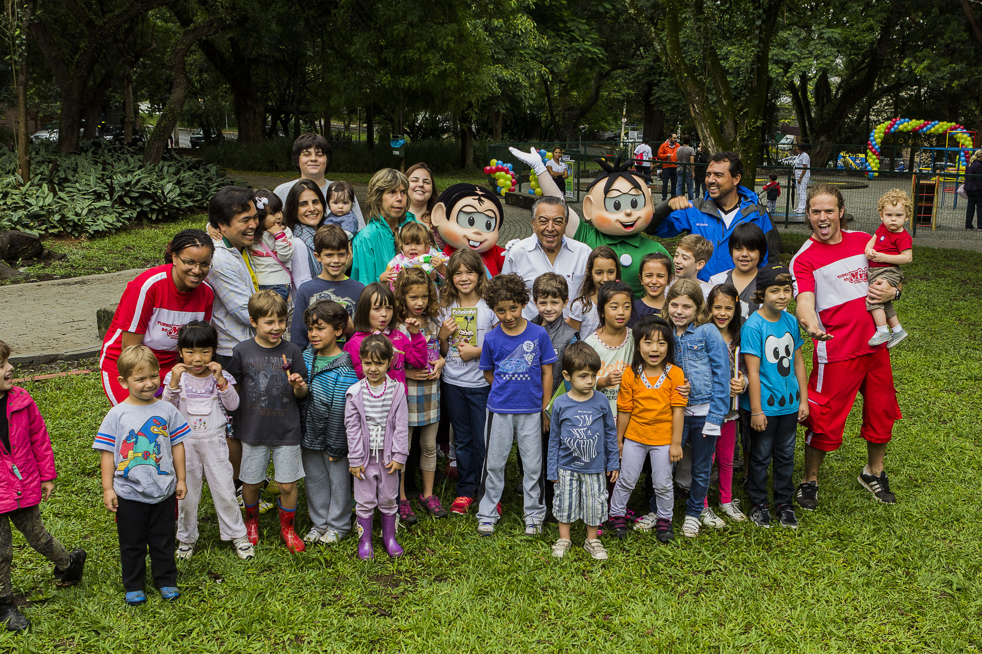 Fotos da inauguração do parquinho da praça Província de Saitama