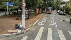 Moradores pedem melhorias na praça Elvira de Jesus Jarra; apoie o abaixo-assinado