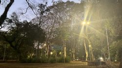 Reforma reforça iluminação e melhora quadra esportiva na Província de Saitama